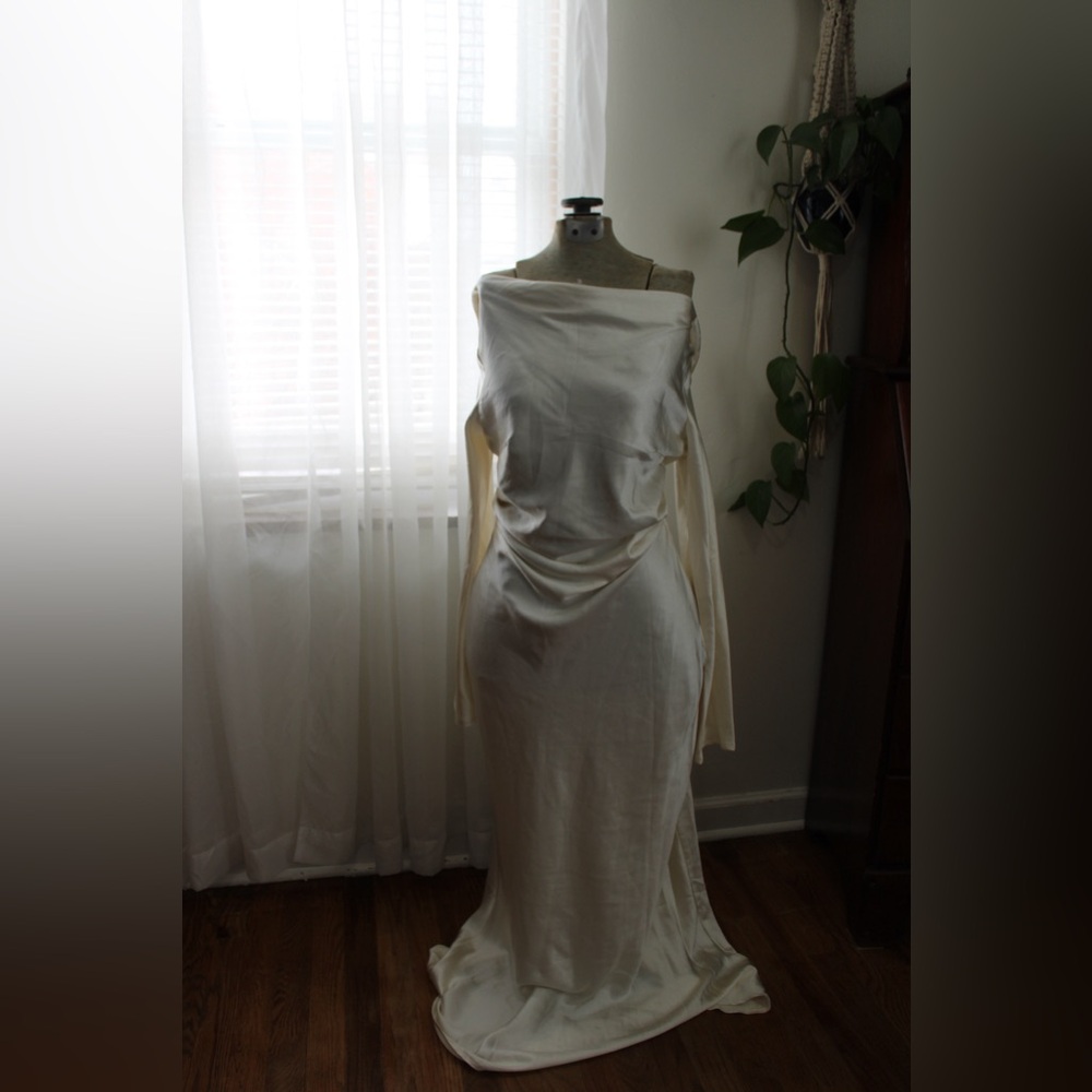Selfie Leslie Elegant Cream Dress